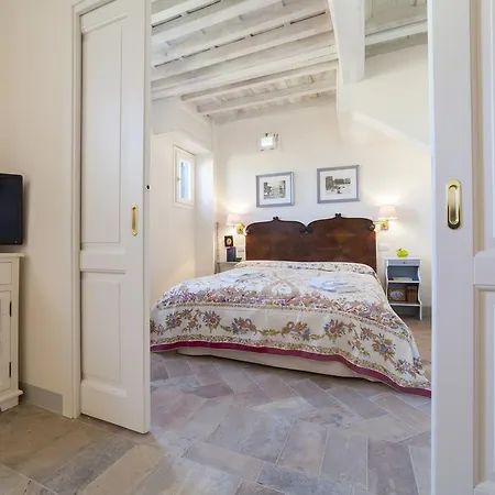 Charming Loft Near Ponte Vecchio Апартаменты Флоренция