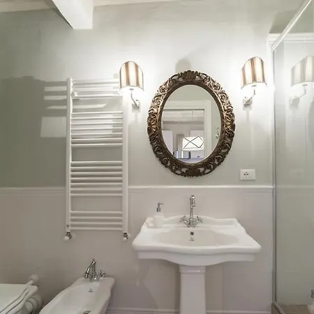 Charming Loft Near Ponte Vecchio Lägenhet