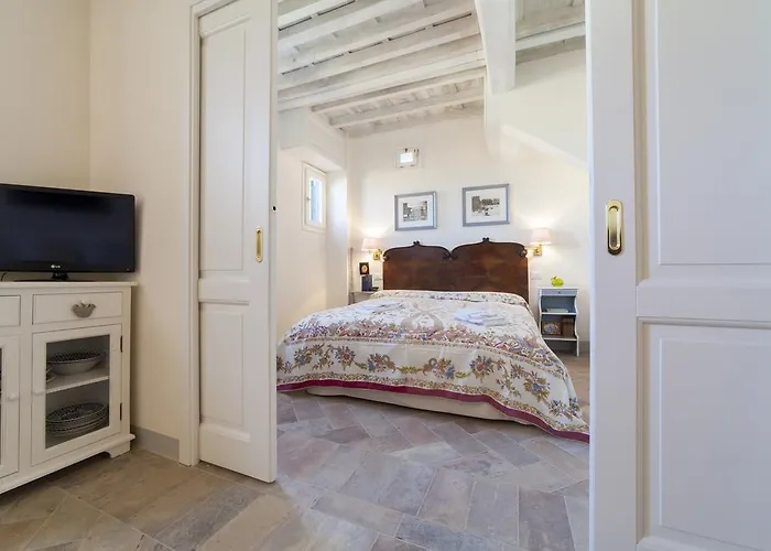 Charming Loft Near Ponte Vecchio Апартаменты Флоренция